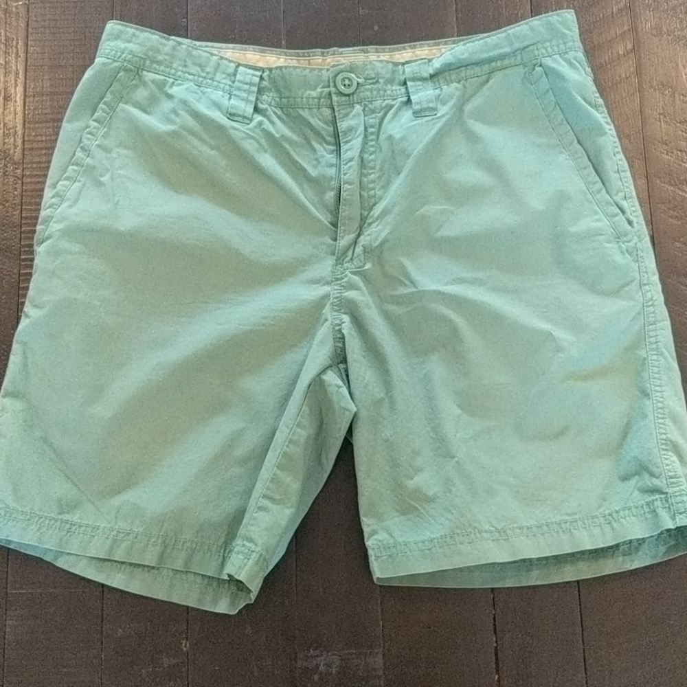 Columbia Men's Green Shorts